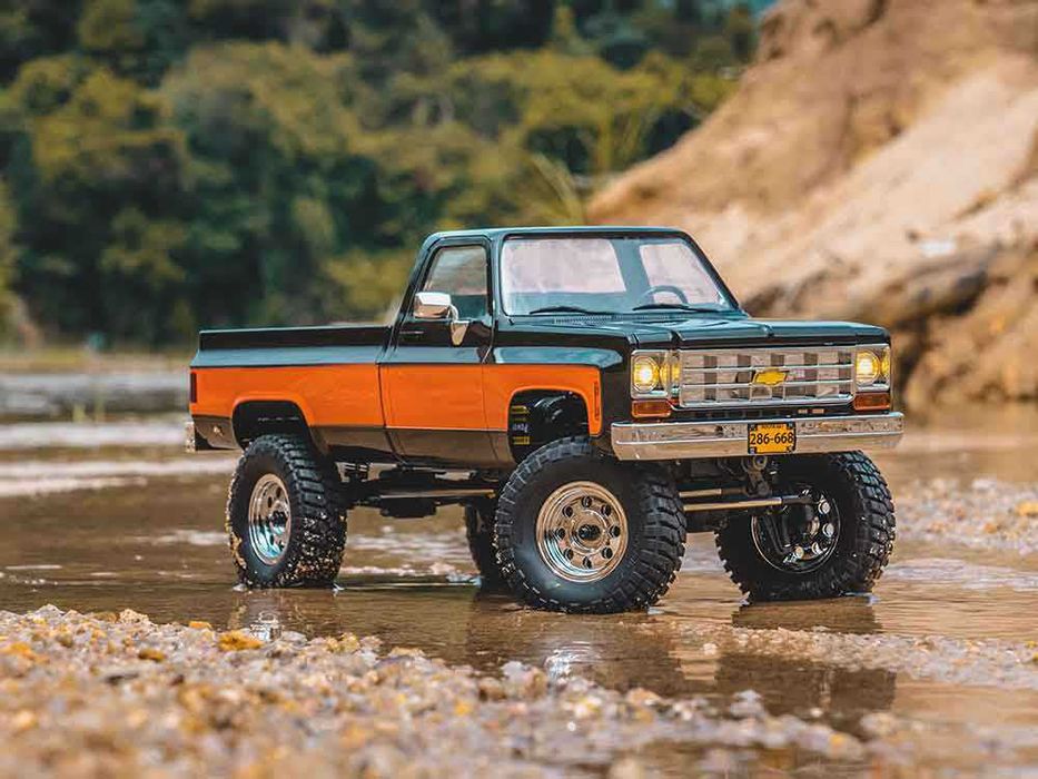 Машинка на радіокеруванні 4x4 FMS 1:18 Chevrolet K10 RTR