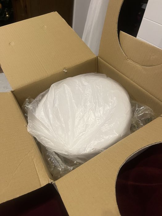 Platfon sufitowy szkło mleczne . Nowy w kartonie.