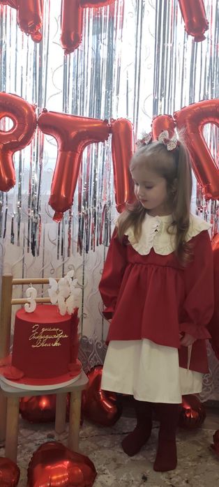 Шикарне плаття для маленької дівчинки