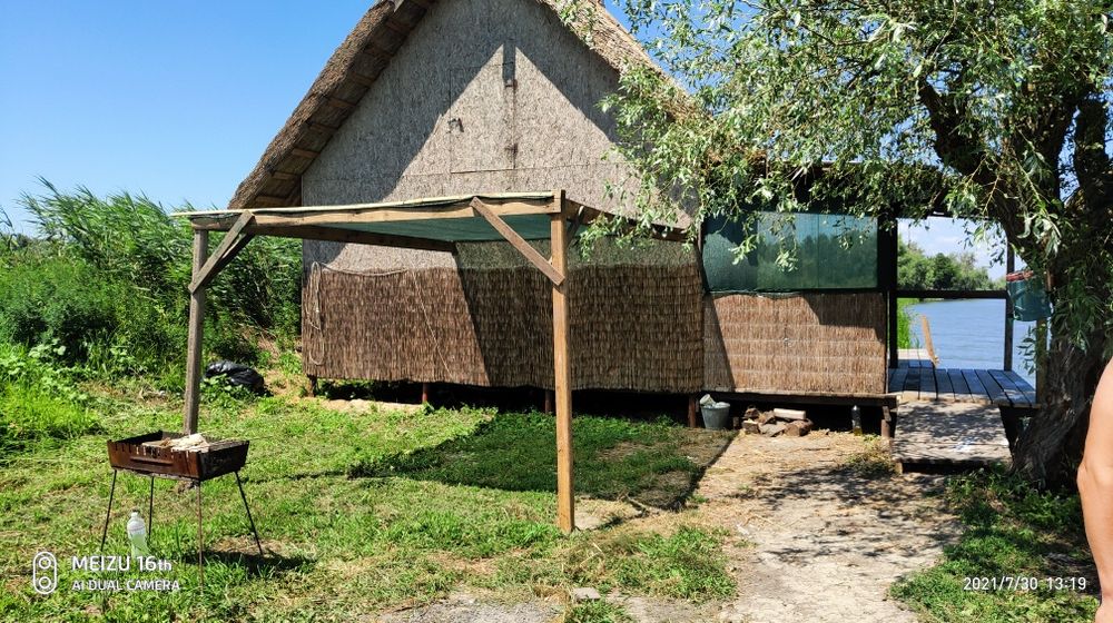 Рыбалка и отдых на острове.
