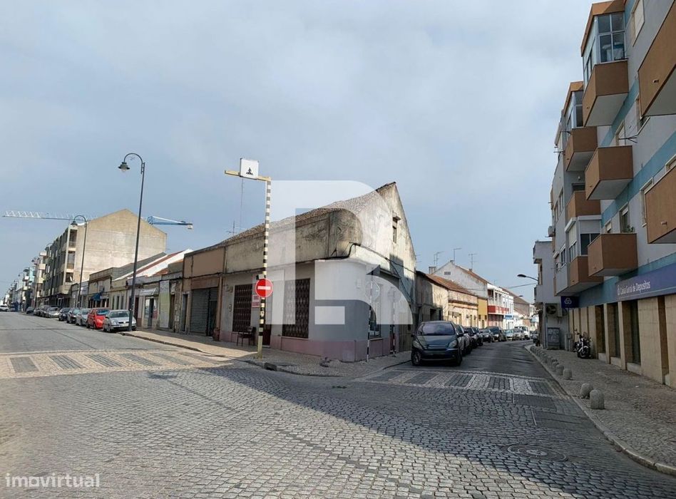 Edificio para Reabilitaçao no Centro do Montijo — Montijo E Afonsoeiro, Setúbal