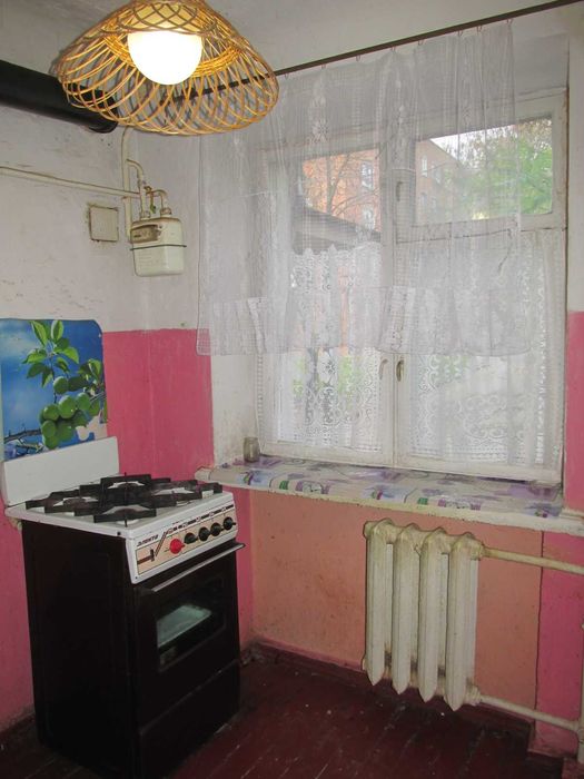 Продам 3 к. кв., р-н Центр-Центр. ринок  -зручно під магазин