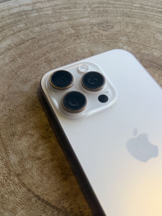 Iphone 16 pro 256gb como novo