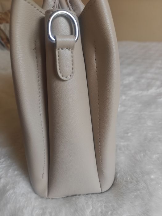 Nowa torebka Guess beżowa nude elegancka shopper kuferek stan idealny