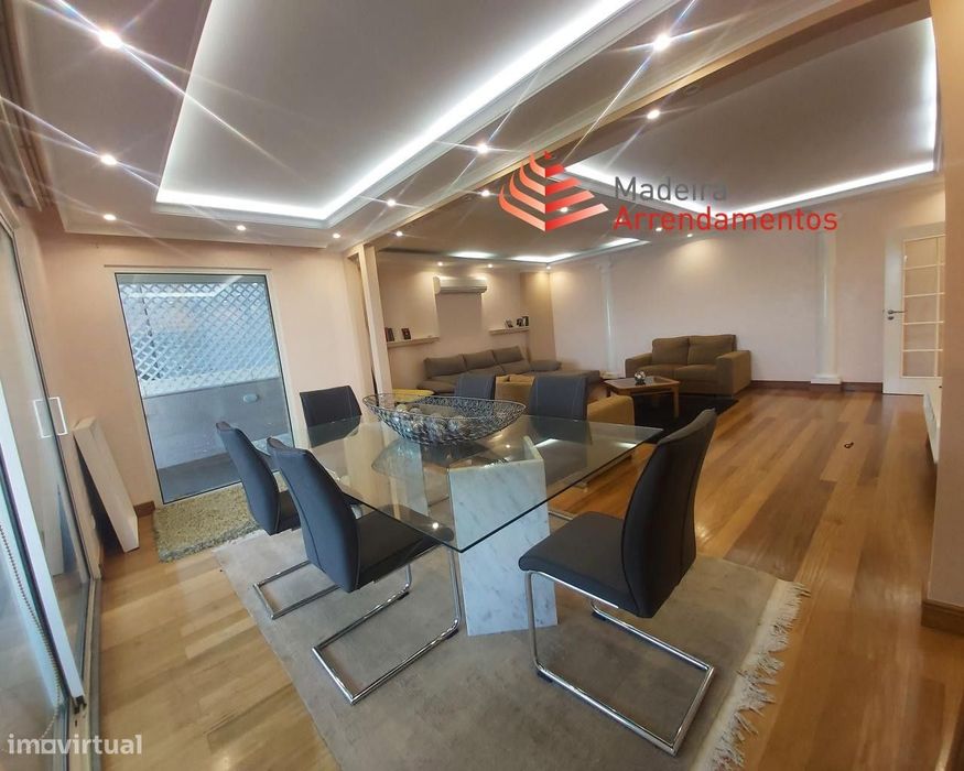 Apartamento T4 em Ajuda - Amparo - Piornais