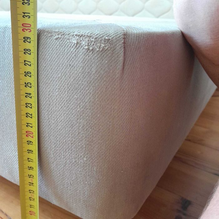 cama de solteiro com colchão incluído, em bom estado