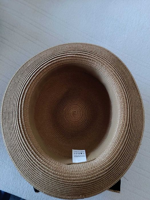 chapéu de verão impecável, sem uso.