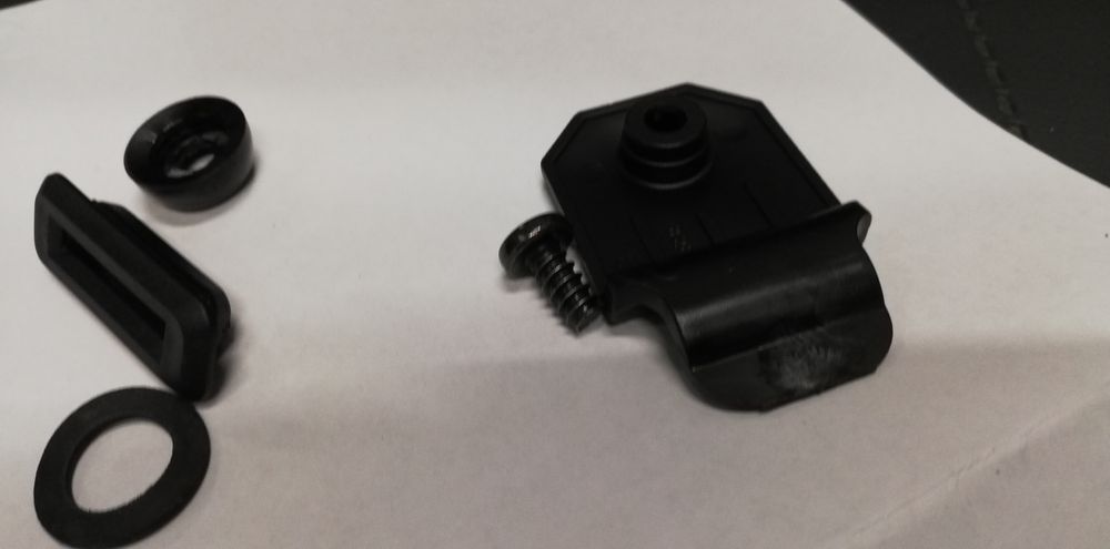 Fiat 126p zawias szyby tylnej uchylnej 1 sztuka