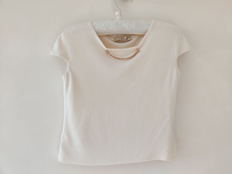 Нарядная футболка на девочку стильная детская футболка светлая футболк