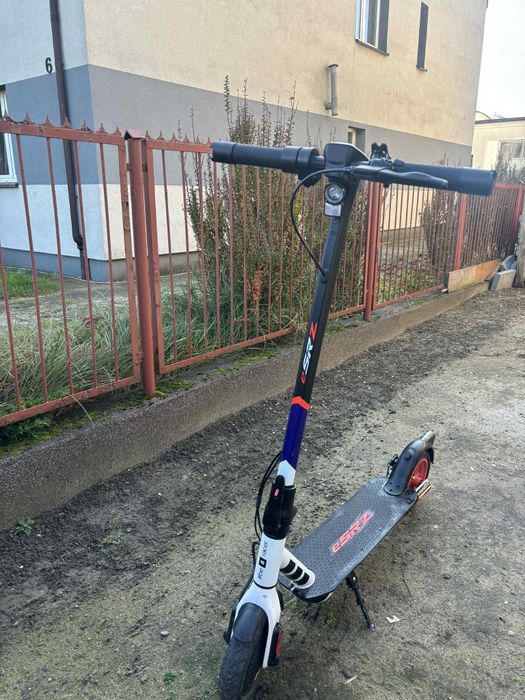 Sprzedam hulajnoge elektryczna aprilia Esrz