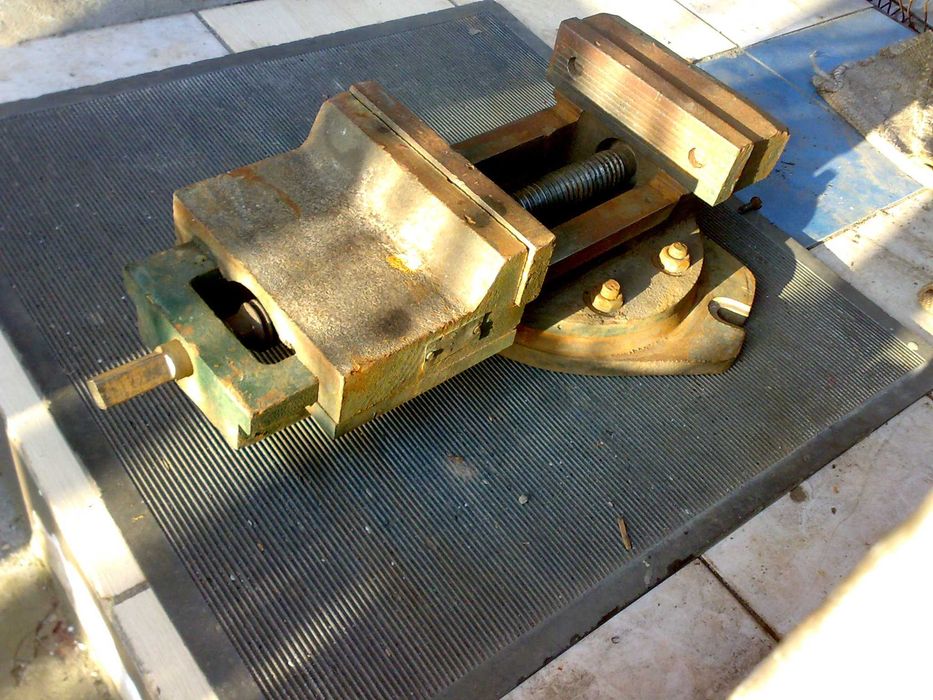 Станочные тиски 200 мм.60 кг.             .