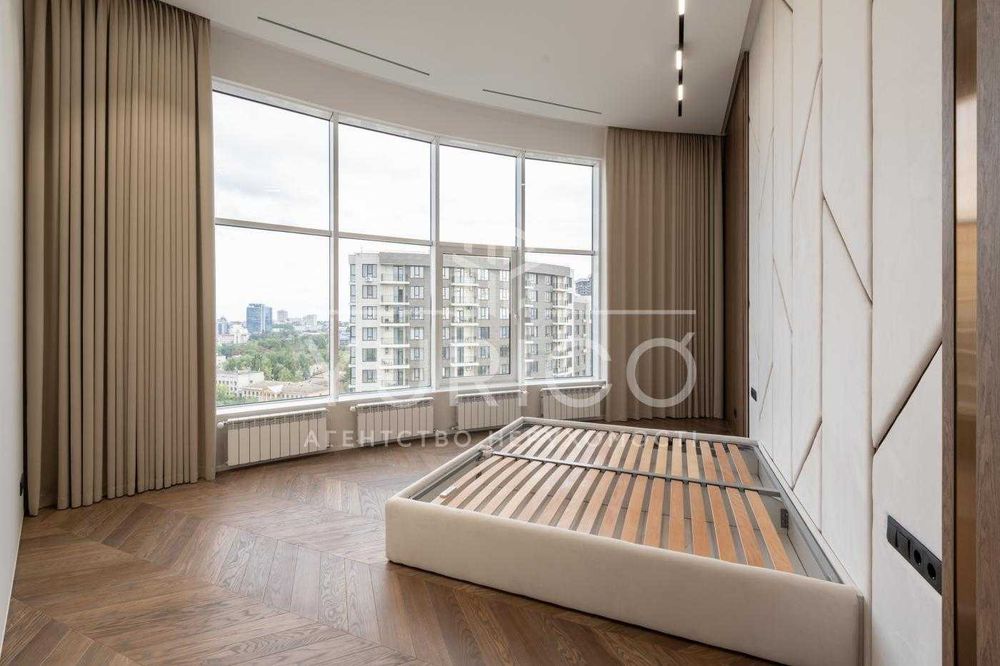 Продаж пентхаусу з терасою 181.3 м.кв. Печерськ.