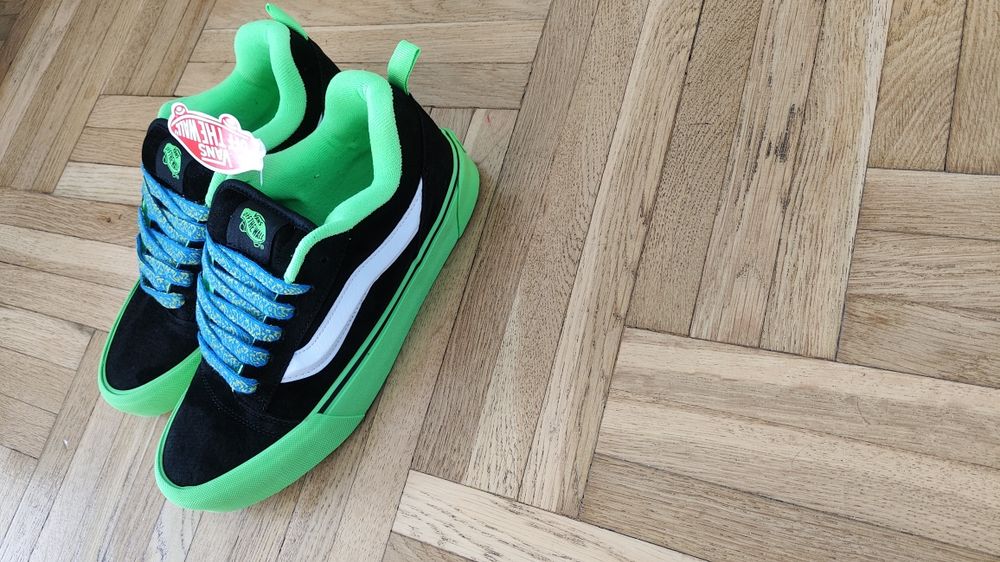 Sprzedam buty Vans KNU Skool 42