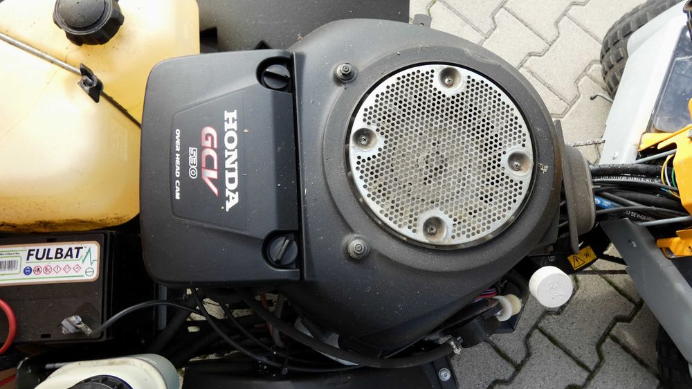 Traktorek kosiarka Stiga Park Royal 4WD HONDA 2 Cylindry (200110.6) - Baras