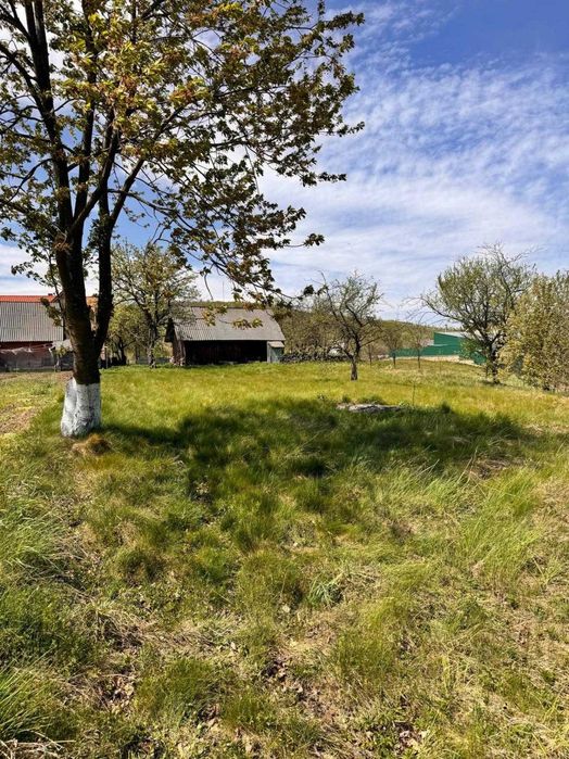 Продаж земельної ділянки з будинком в туристичній лок.