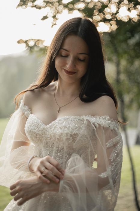 Весільне плаття.