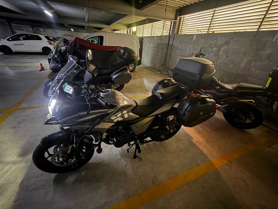 Chega de trânsito! A tua moto económica para o dia a dia
