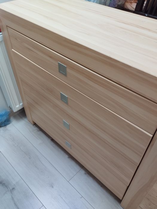 Komoda widoczne ślady użytkowania