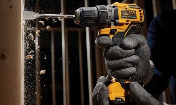 Berbequim Aparafusador 12V Li-Ion 2Ah Dewalt DCD701D2