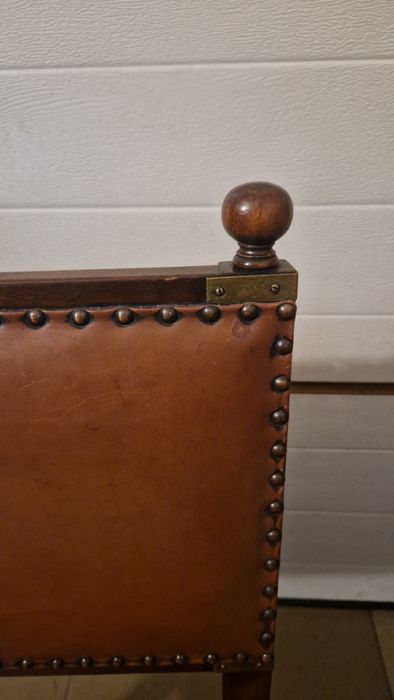 Krzesło drewniane obite skórą ładny stan