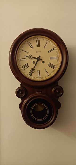 Relógio de parede marca A Reguladora
