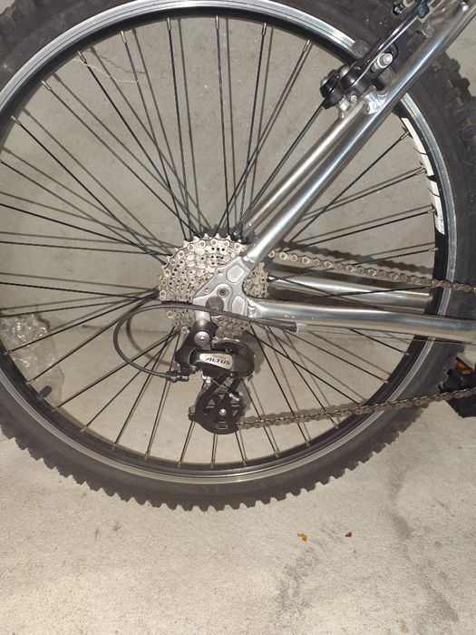 Bicicleta nova em alumínio