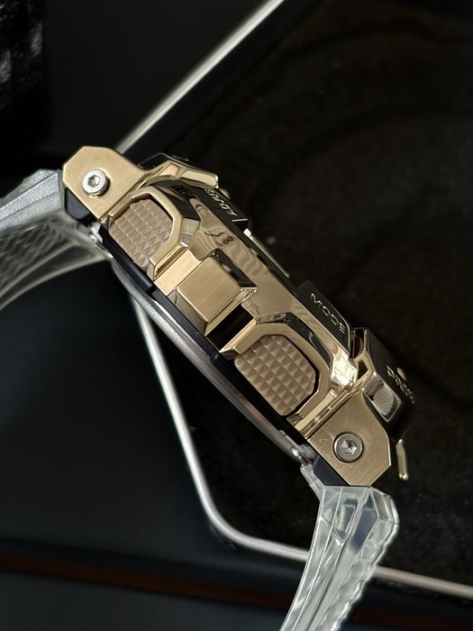Чоловічий годинник CASIO G-SHOCK GM-110SG-9A.