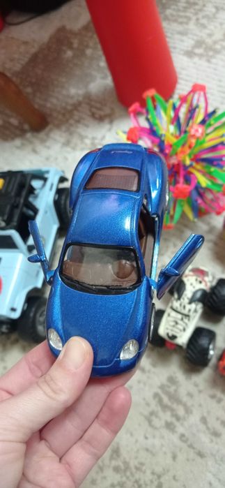 Машинки іграшки для хлопчиків.