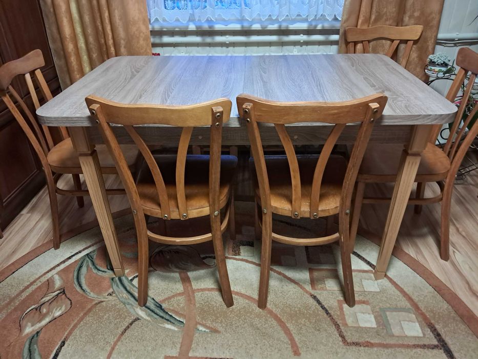 Стіл меблевий розкладний.