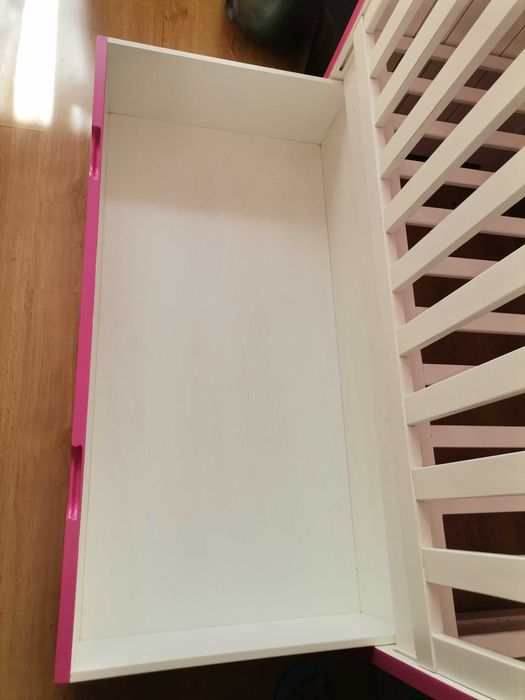 Cama de grades / berço, em madeira + colchão