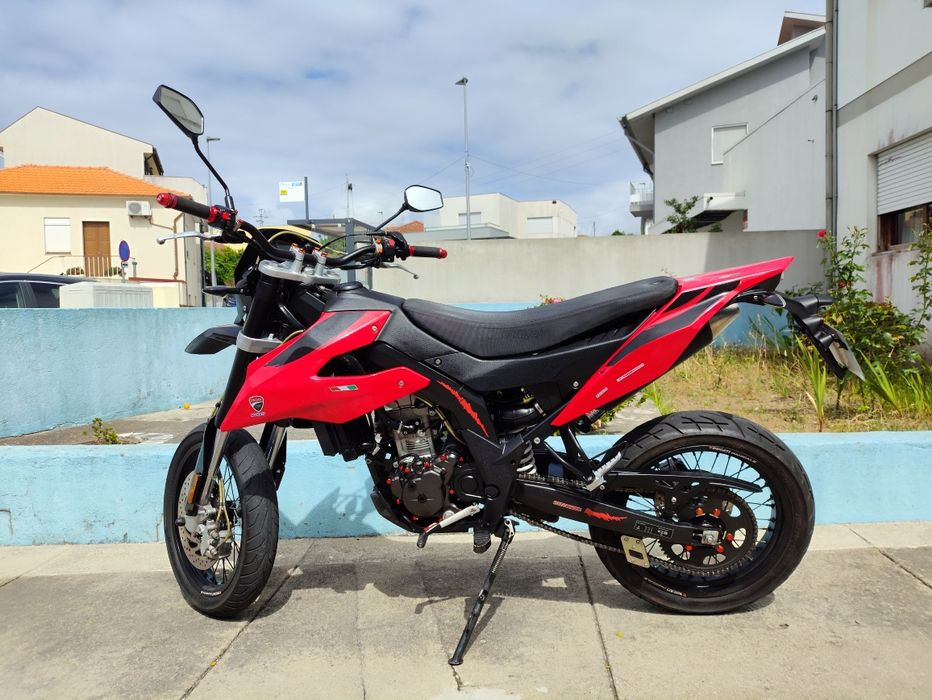 Vendo mota Malaguti SMX 125