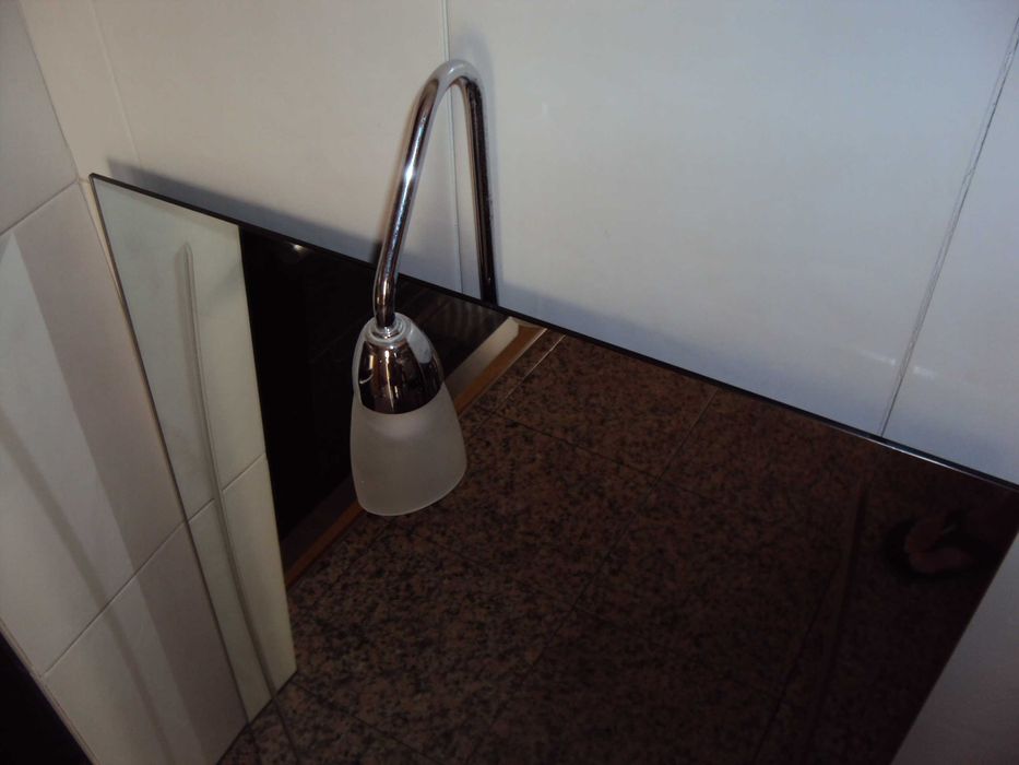 Vendo Espelho de casa de banho com luz em óptimo estado