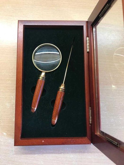 abre cartas + lupas dourado com cabo de madeira na caixa original