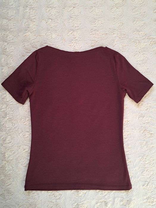 Vero Moda t-shirt bordowy z dekoltem w łódkę