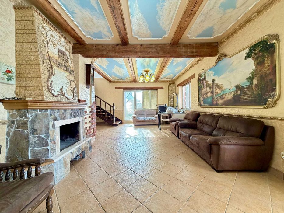 Просторий будинок для великої родини  с. Добряни, вул.Б.Хмельницького