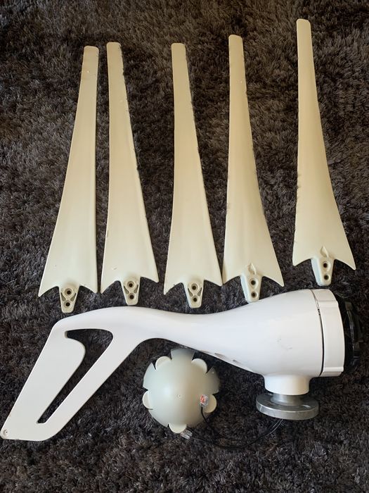 Selling wind turbine, with charge controller and inverter64171722109185121