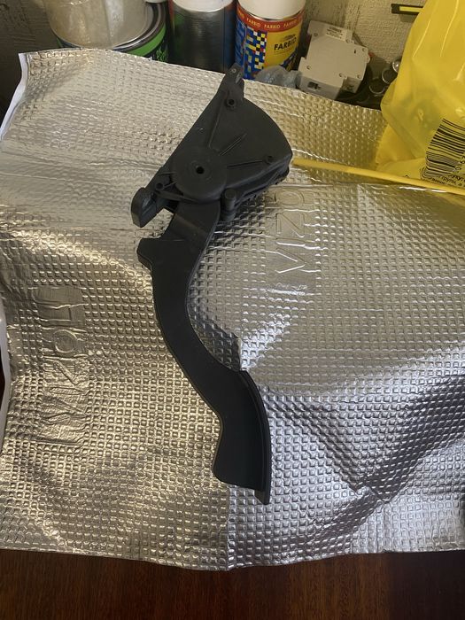 Б/У  педаль газа ford focus . 6d 04r оригинал