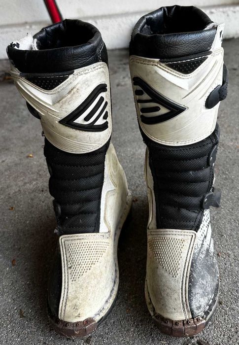 Material diverso para motas de motocross e enduro