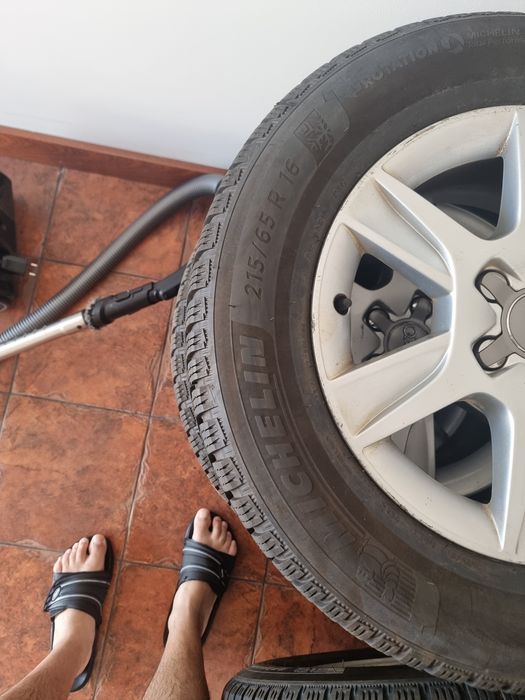 Jantes Audi com pneus praticamente novos