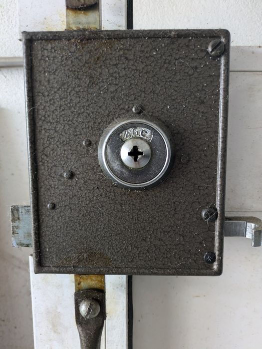 Porta, 235cm x 70cm, com fechadura de deitar fechos mais painel