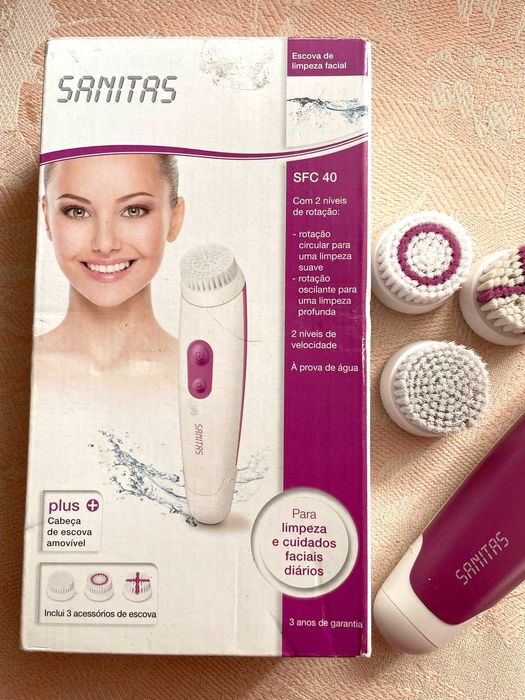 Щітка для очищення обличчя німецького бренду Sanitas з насадками