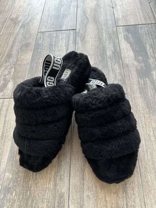 Продам трендові сандалі/шльопки Ugg