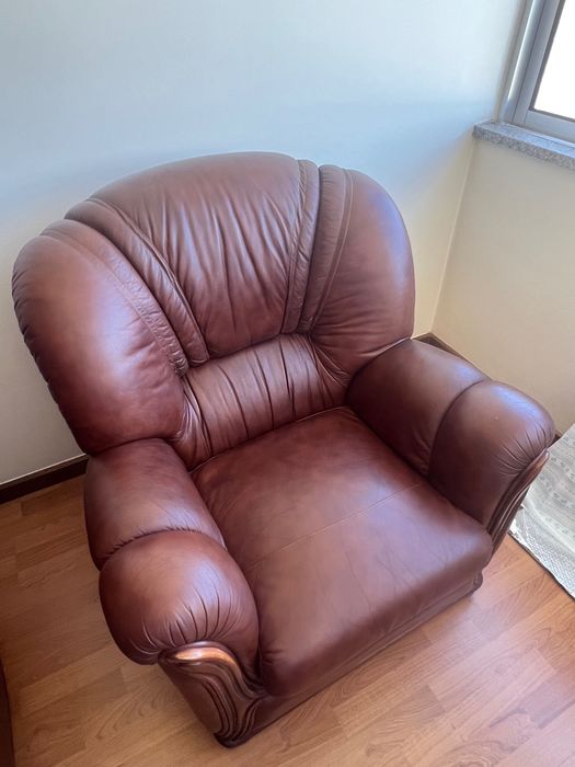 2 Poltronas em Pele Genuína – Bom estado