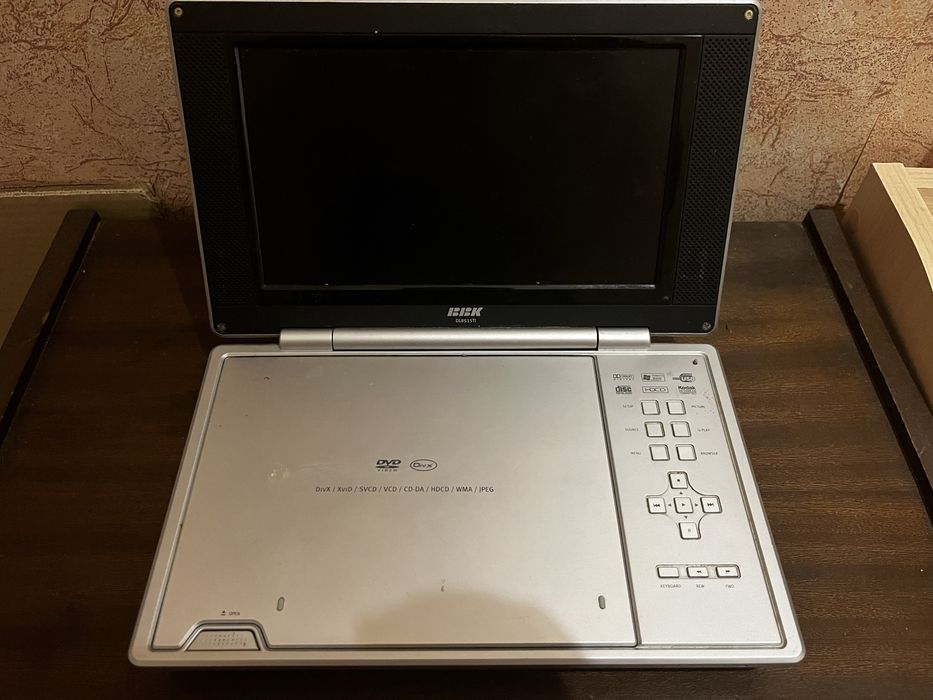 Портативний DVD плеєр BBK DL8515TI
