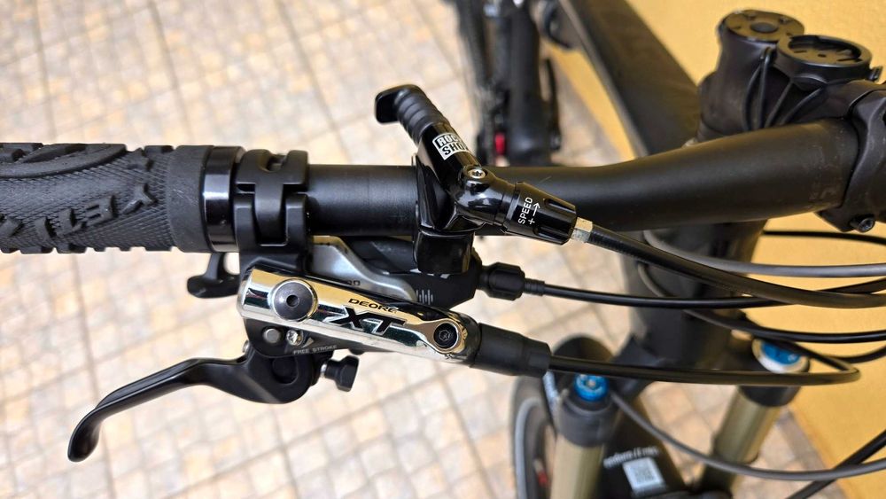 SCOTT Genius 710 com quadro em carbono