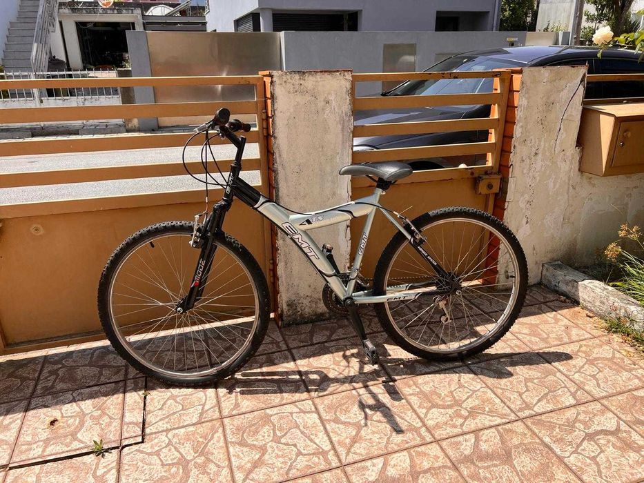 Bicicleta Bike EMT Terrain Series (TS), estilo mountain bike.