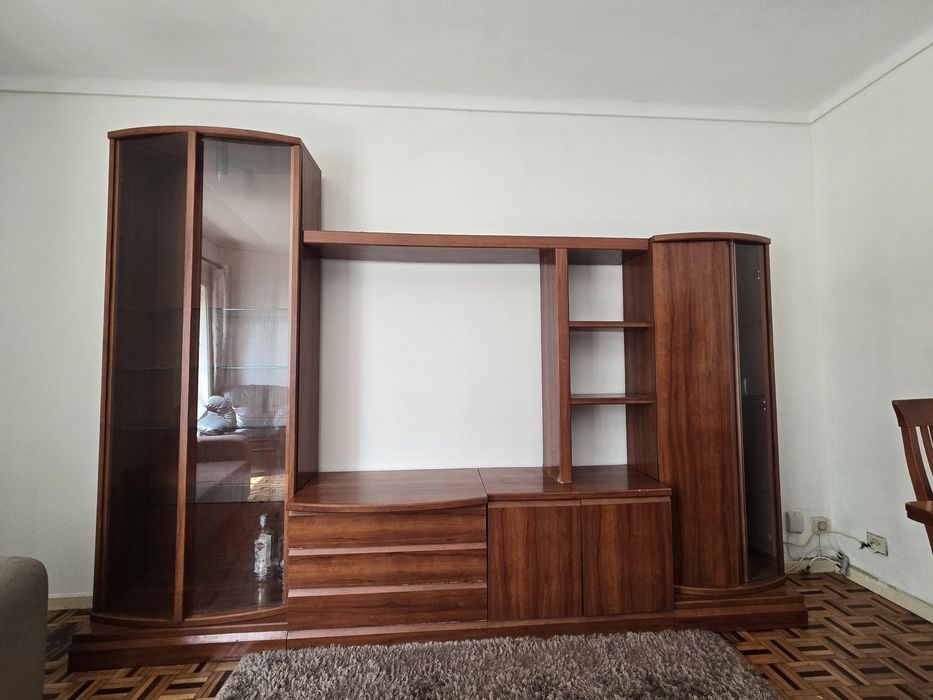 Móvel de sala e mesa extensível com 6 cadeiras