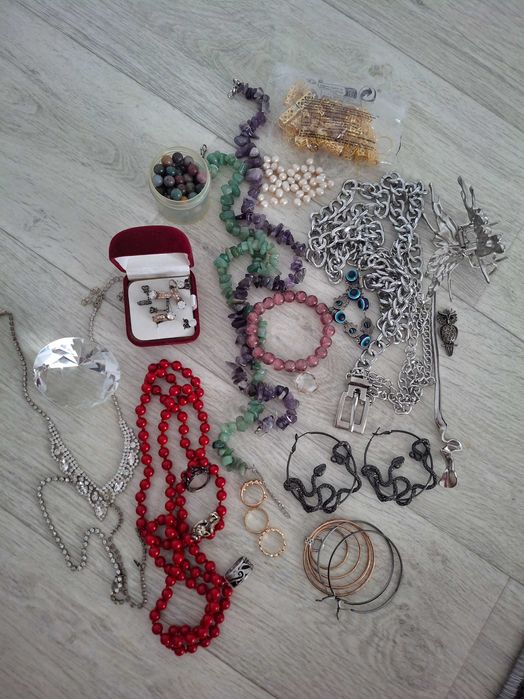 Прикраси і шкатулки