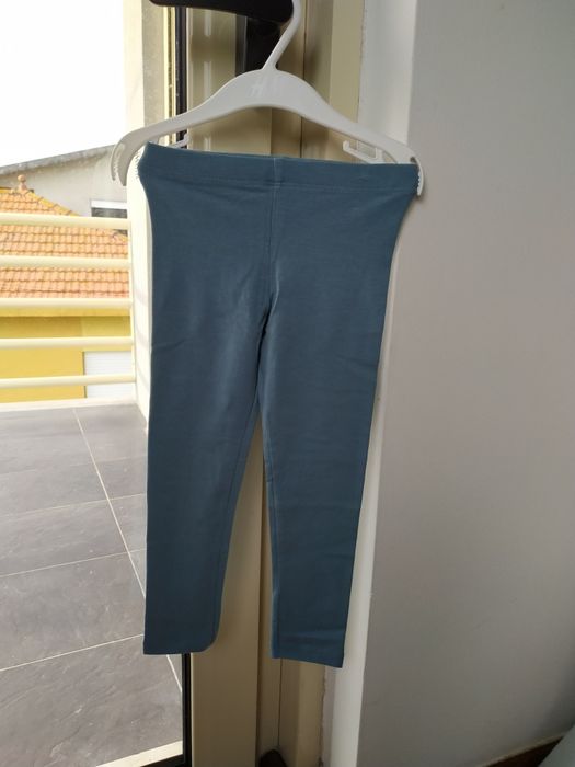 Conjunto de vestido da Frozen com leggings azuis da H&M