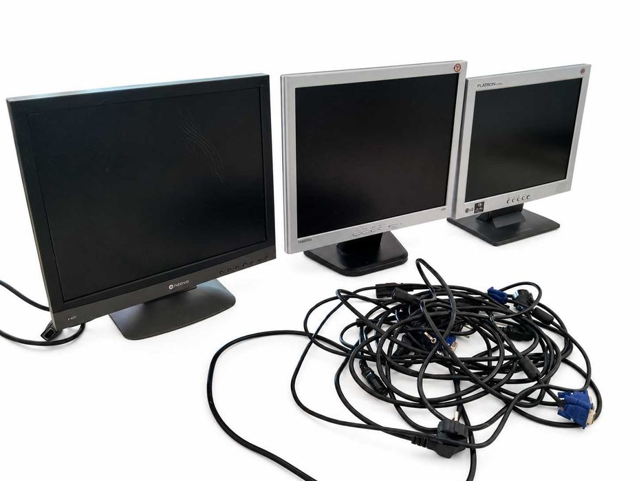 Conjunto de 3 monitores para computador + cabos